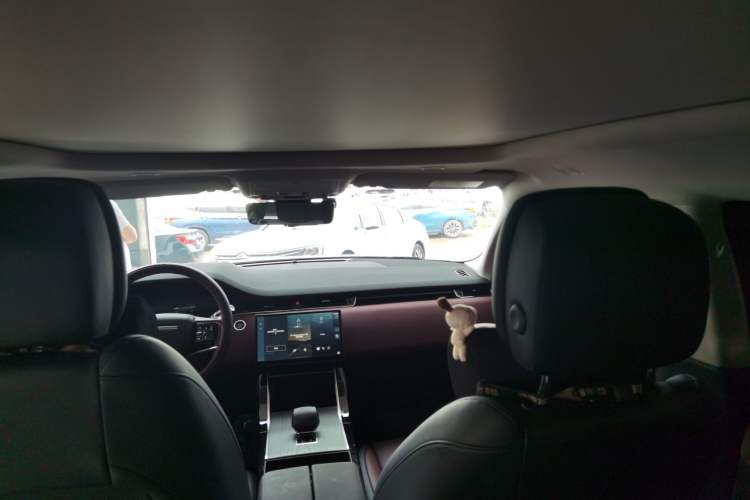 Used Land Rover Range Evoque 2024 Aurora L 249 PS Prestige Light-Chasing Edition Headliner