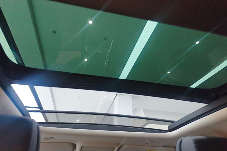 Used Land Rover Range Evoque 2024 Aurora L 249 PS Prestige Light-Chasing Edition Headliner