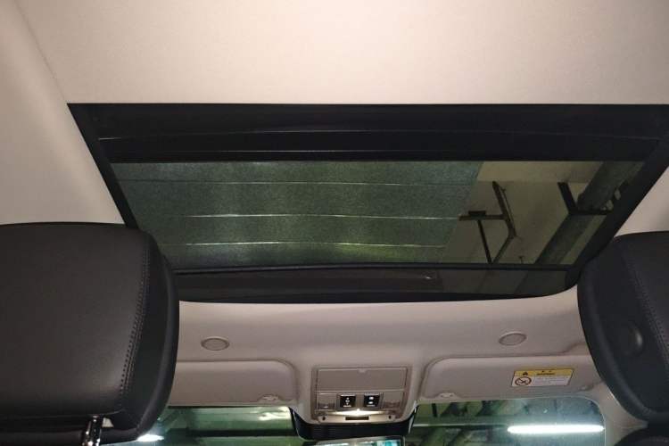 Used Land Rover Range Evoque 2024 Aurora L 249 PS Prestige Light-Chasing Edition Headliner