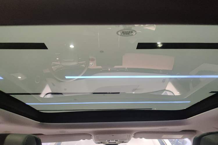 Used Land Rover Range Evoque 2024 Aurora L 249 PS Prestige Light-Chasing Edition Headliner