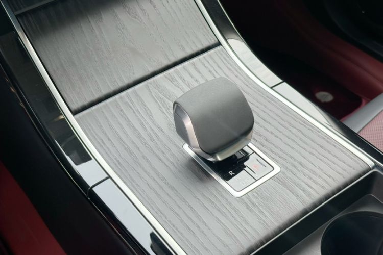 Used Land Rover Range Evoque 2024 Aurora L 249 PS Prestige Light-Chasing Edition Interior 1