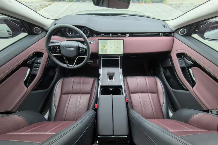 Used Land Rover Range Evoque 2024 Aurora L 249 PS Prestige Light-Chasing Edition Interior 1