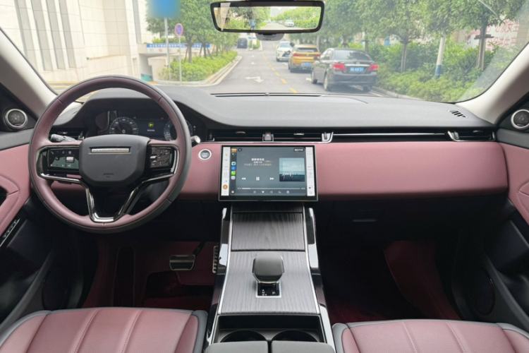 Used Land Rover Range Evoque 2024 Aurora L 249 PS Prestige Light-Chasing Edition Interior 2