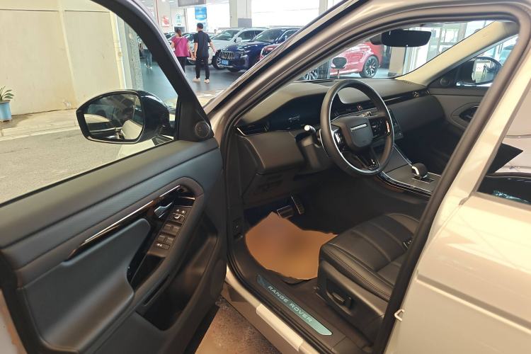 Used Land Rover Range Evoque 2024 Aurora L 200PS Flowing Radiance Edition Interior 3