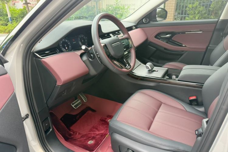 Used Land Rover Range Evoque 2024 Aurora L 249 PS Prestige Light-Chasing Edition Interior 4
