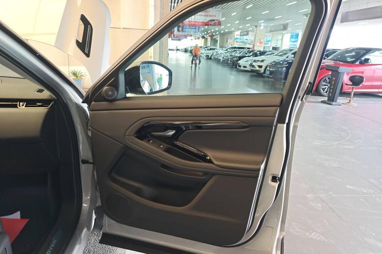 Used Land Rover Range Evoque 2024 Aurora L 200PS Flowing Radiance Edition Interior 5