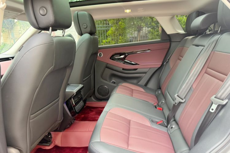 Used Land Rover Range Evoque 2024 Aurora L 249 PS Prestige Light-Chasing Edition Interior 5