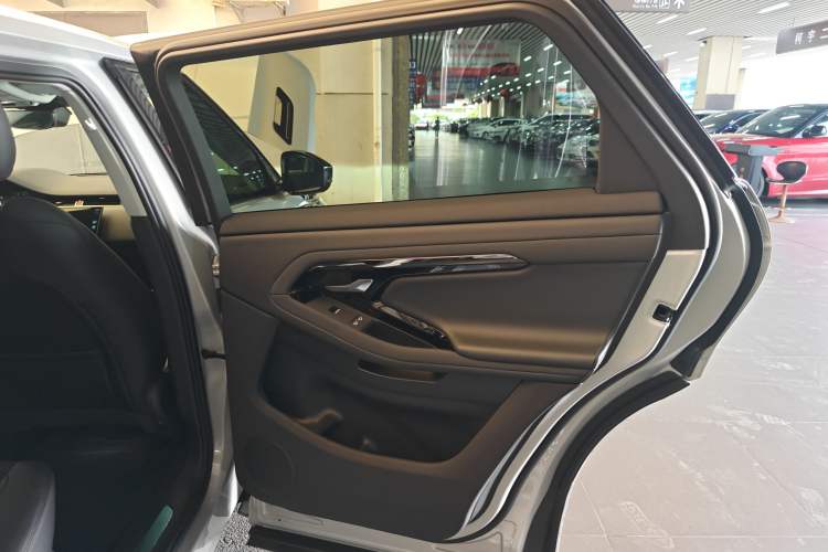 Used Land Rover Range Evoque 2024 Aurora L 200PS Flowing Radiance Edition Interior 6