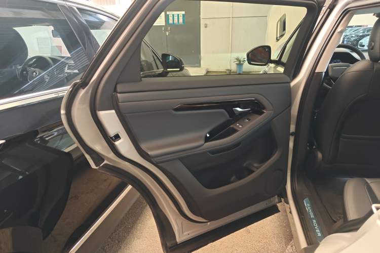 Used Land Rover Range Evoque 2024 Aurora L 200PS Flowing Radiance Edition Interior 8