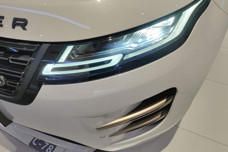 Used Land Rover Range Evoque 2024 Aurora L 249 PS Prestige Light-Chasing Edition Left Front Headlight