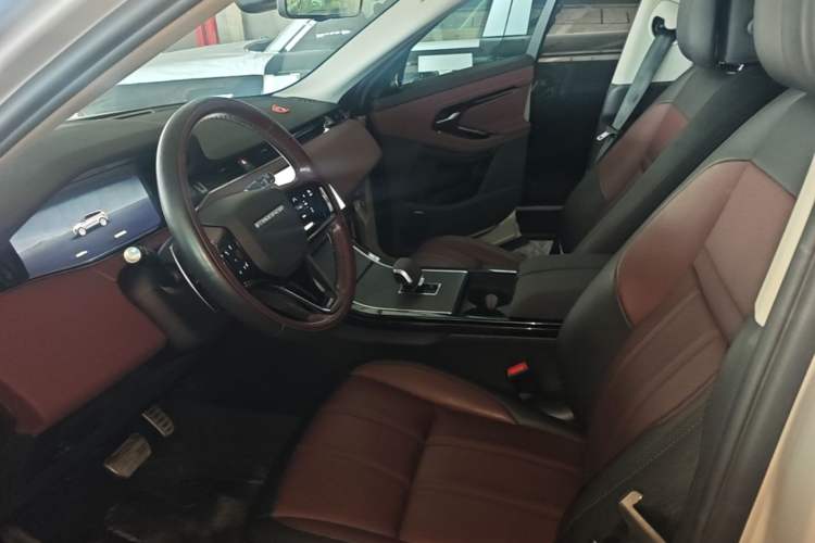Used Land Rover Range Evoque 2024 Aurora L 249 PS Prestige Light-Chasing Edition Left Front Seat