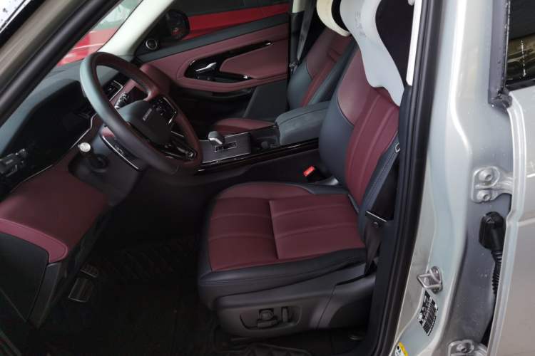 Used Land Rover Range Evoque 2024 Aurora L 249 PS Prestige Light-Chasing Edition Left Front Seat