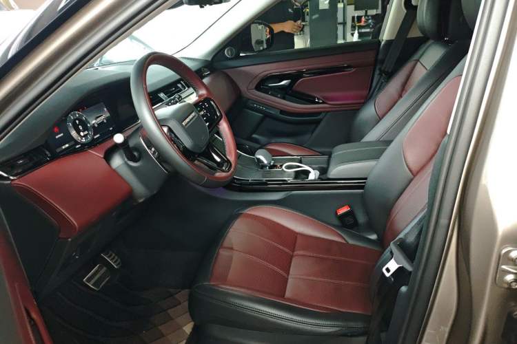Used Land Rover Range Evoque 2024 Aurora L 249 PS Glowing Limited Edition Left Front Seat