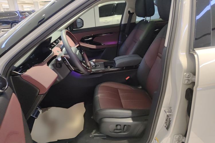Used Land Rover Range Evoque 2024 Aurora L 249 PS Prestige Light-Chasing Edition Left Front Seat
