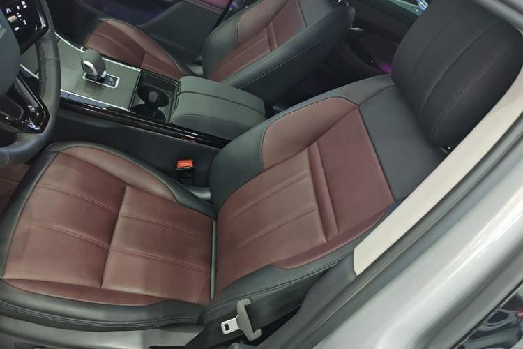Used Land Rover Range Evoque 2024 Aurora L 249 PS Prestige Light-Chasing Edition Left Front Seat