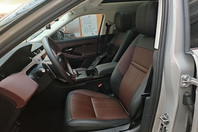 Used Land Rover Range Evoque 2024 Aurora L 249 PS Prestige Light-Chasing Edition Left Front Seat