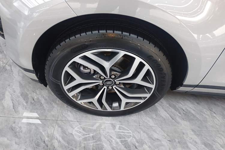 Used Land Rover Range Evoque 2024 Aurora L 249 PS Prestige Light-Chasing Edition Left Front Wheel Hub