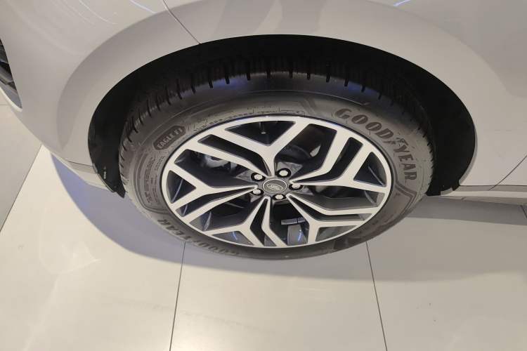 Used Land Rover Range Evoque 2024 Aurora L 249 PS Prestige Light-Chasing Edition Left Front Wheel Hub