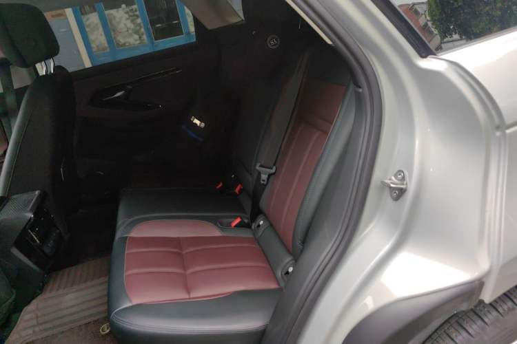 Used Land Rover Range Evoque 2024 Aurora L 249 PS Prestige Light-Chasing Edition Left Rear Seat