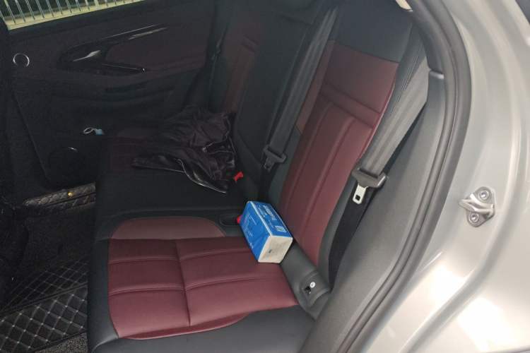 Used Land Rover Range Evoque 2024 Aurora L 249 PS Prestige Light-Chasing Edition Left Rear Seat
