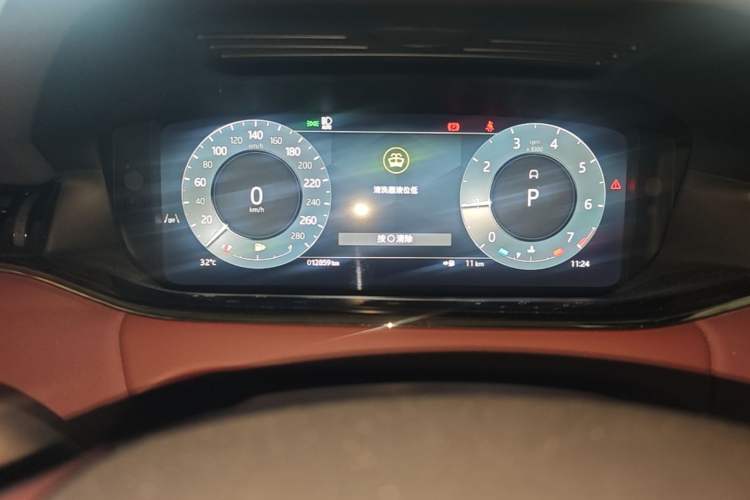 Used Land Rover Range Evoque 2024 Aurora L 249 PS Prestige Light-Chasing Edition Odometer Close Up