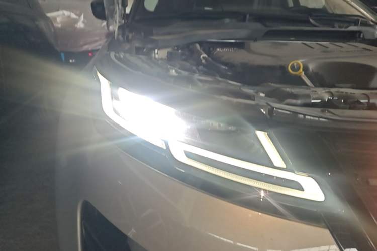 Used Land Rover Range Evoque 2024 Aurora L 249 PS Prestige Light-Chasing Edition Right Front Headlight