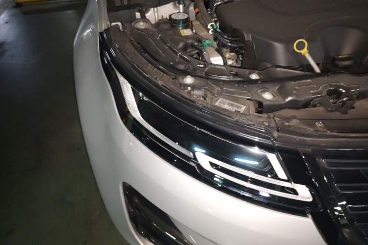 Used Land Rover Range Evoque 2024 Aurora L 249 PS Prestige Light-Chasing Edition Right Front Headlight