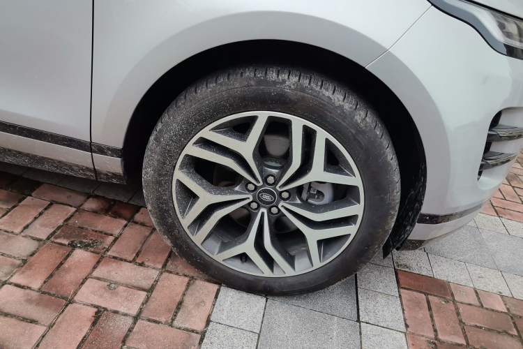 Used Land Rover Range Evoque 2024 Aurora L 249 PS Prestige Light-Chasing Edition Right Front Wheel Hub