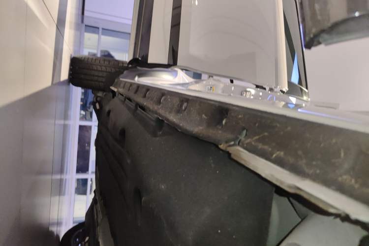 Used Land Rover Range Evoque 2024 Aurora L 249 PS Prestige Light-Chasing Edition Right Side Sill