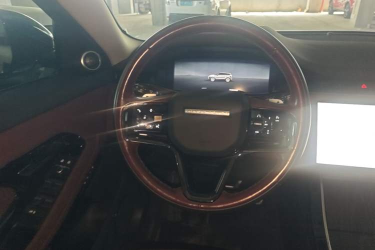 Used Land Rover Range Evoque 2024 Aurora L 249 PS Prestige Light-Chasing Edition Steering Wheel