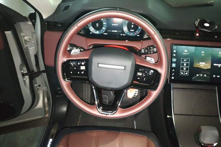 Used Land Rover Range Evoque 2024 Aurora L 249 PS Prestige Light-Chasing Edition Steering Wheel