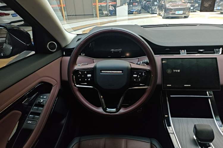 Used Land Rover Range Evoque 2024 Aurora L 249 PS Prestige Light-Chasing Edition Steering Wheel
