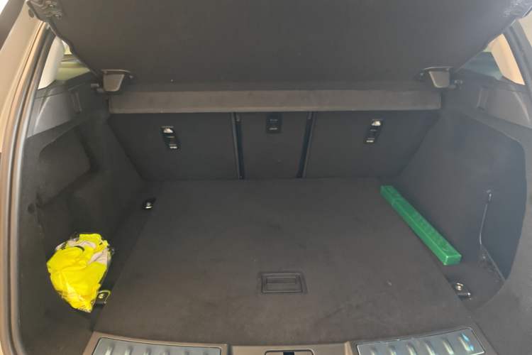 Used Land Rover Range Evoque 2024 Aurora L 200PS Flowing Radiance Edition Trunk