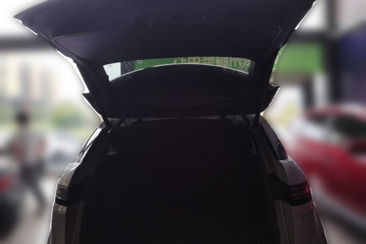 Used Land Rover Range Evoque 2024 Aurora L 249 PS Prestige Light-Chasing Edition Trunk
