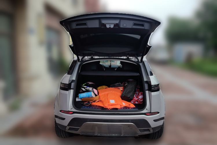 Used Land Rover Range Evoque 2024 Aurora L 249 PS Prestige Light-Chasing Edition Trunk