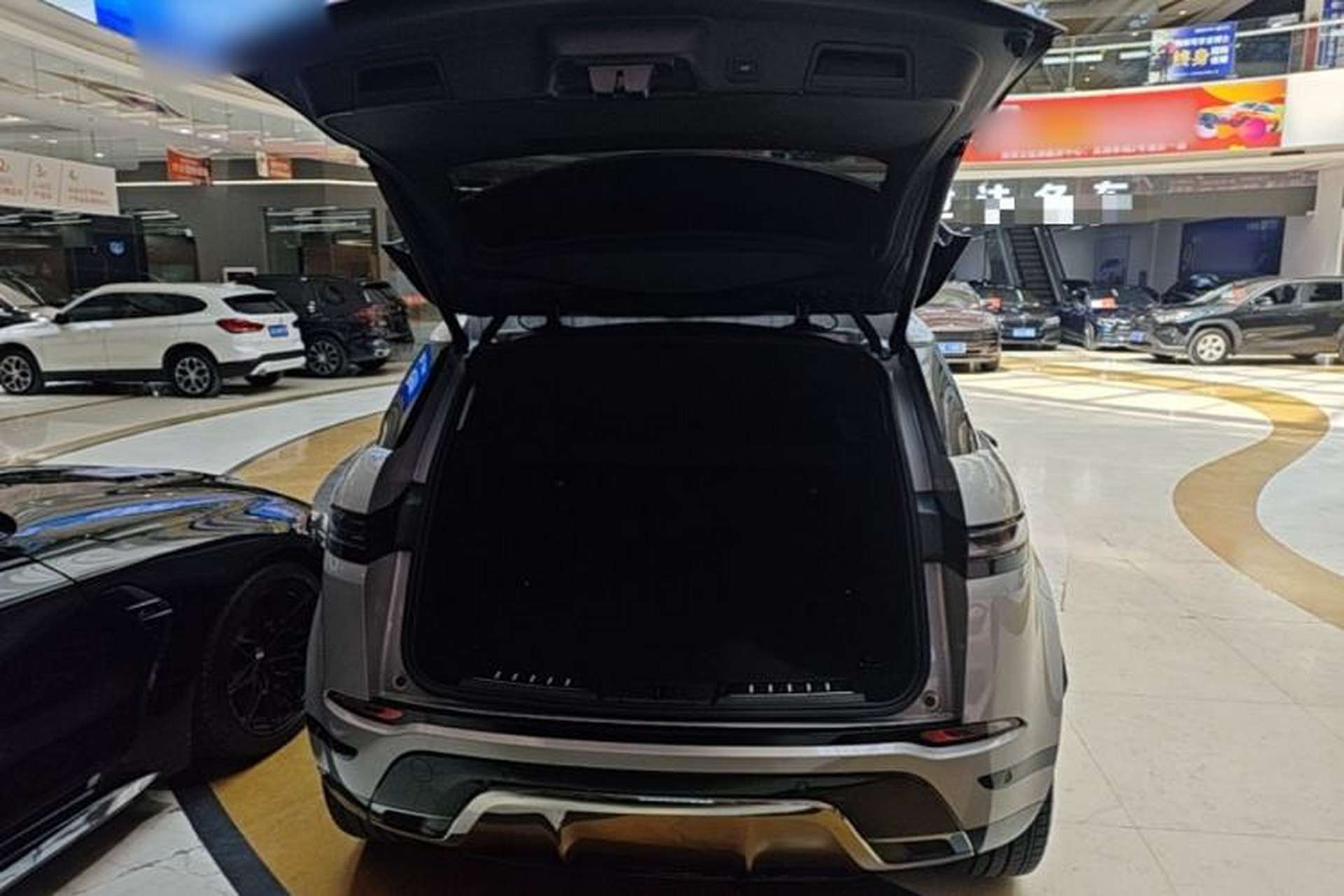 Used Land Rover Range Evoque 2024 Aurora L 249 PS Prestige Light-Chasing Edition Trunk