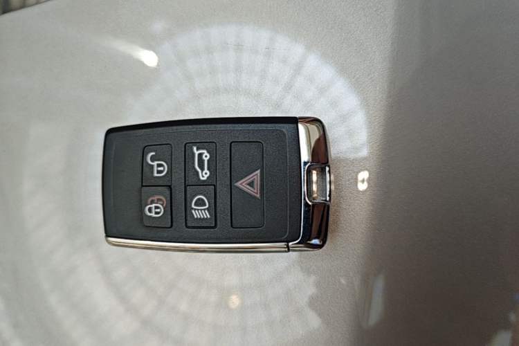 Used Land Rover Range Evoque 2024 Aurora L 249 PS Prestige Light-Chasing Edition Vehicle Key