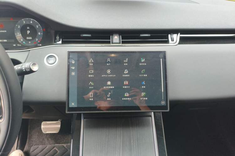 Used Land Rover Range Evoque 2024 Aurora L 249 PS Prestige Light-Chasing Edition Audio And AC Panel