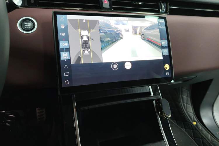 Used Land Rover Range Evoque 2024 Aurora L 249 PS Prestige Light-Chasing Edition Audio And AC Panel