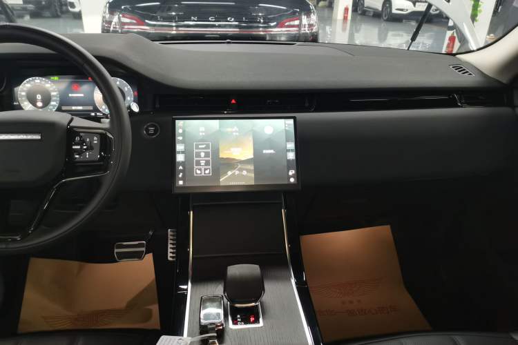 Used Land Rover Range Evoque 2024 Aurora L 249 PS Prestige Light-Chasing Edition Audio And AC Panel