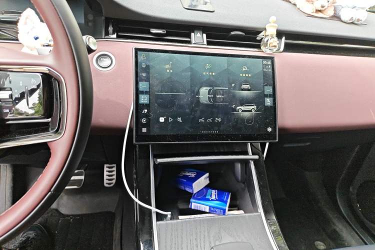 Used Land Rover Range Evoque 2024 Aurora L 249 PS Prestige Light-Chasing Edition Audio And AC Panel