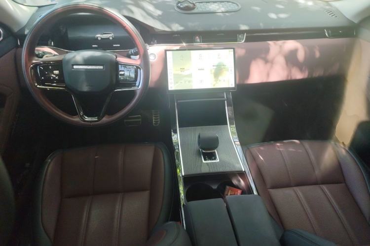 Used Land Rover Range Evoque 2024 Aurora L 249 PS Prestige Light-Chasing Edition Center Console