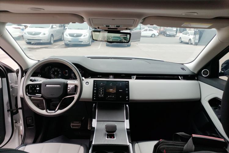 Used Land Rover Range Evoque 2024 Aurora L 249 PS Prestige Light-Chasing Edition Center Console
