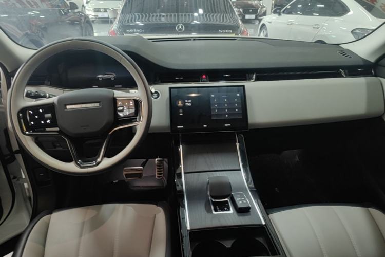 Used Land Rover Range Evoque 2024 Aurora L 249 PS Prestige Light-Chasing Edition Center Console