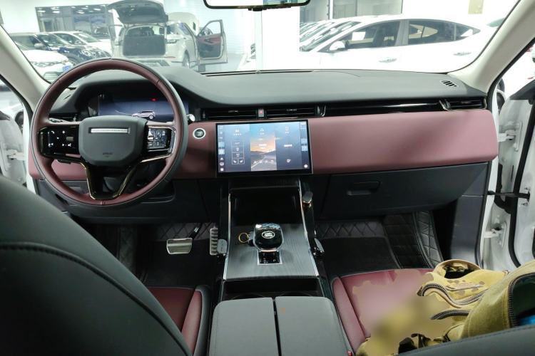 Used Land Rover Range Evoque 2024 Aurora L 249 PS Prestige Light-Chasing Edition Center Console