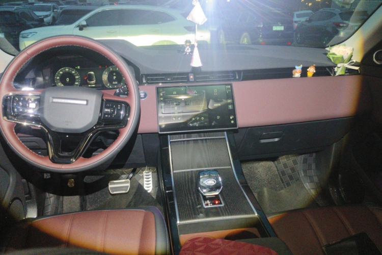 Used Land Rover Range Evoque 2024 Aurora L 249 PS Prestige Light-Chasing Edition Center Console