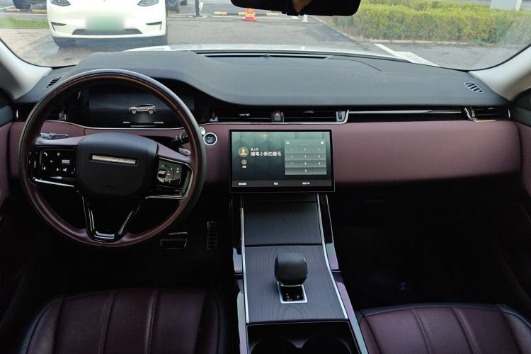 Used Land Rover Range Evoque 2024 Aurora L 249 PS Prestige Light-Chasing Edition Center Console
