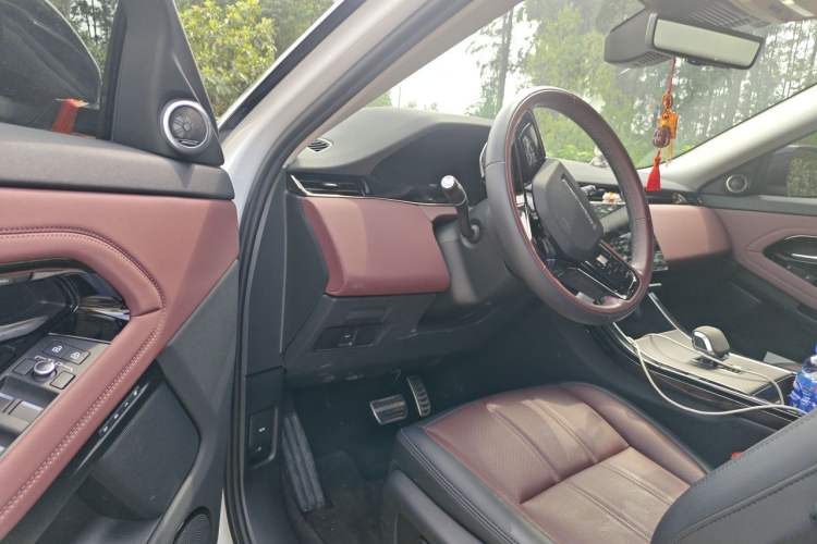 Used Land Rover Range Evoque 2024 Aurora L 249 PS Glowing Limited Edition Driver Seat
