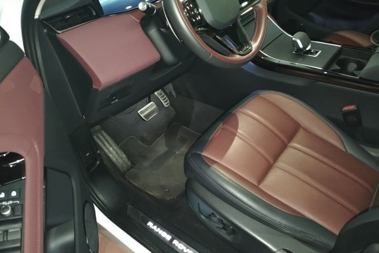 Used Land Rover Range Evoque 2024 Aurora L 249 PS Prestige Light-Chasing Edition Driver Seat