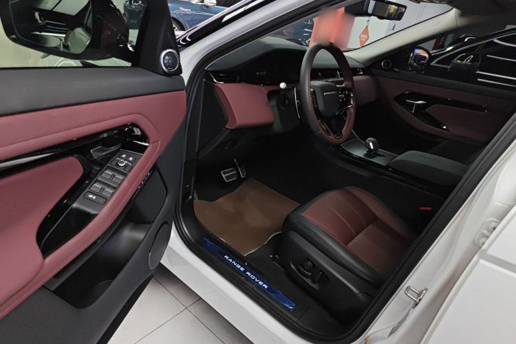Used Land Rover Range Evoque 2024 Aurora L 249 PS Prestige Light-Chasing Edition Driver Seat